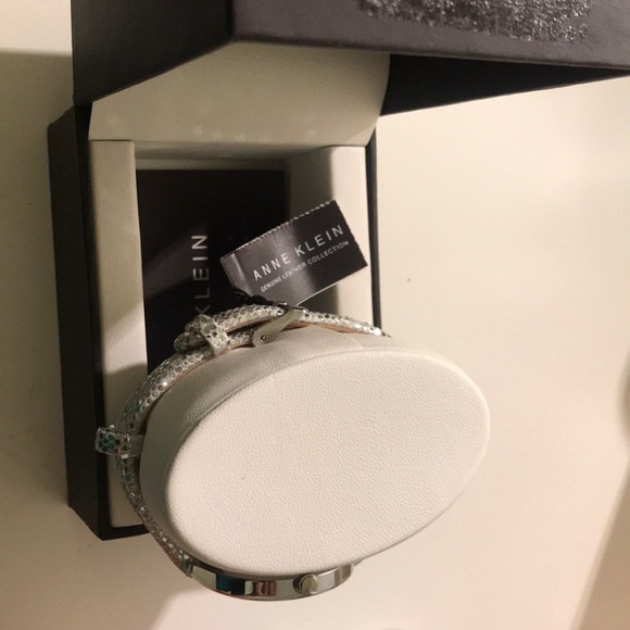 Silver Watch - Picture 2 of 4